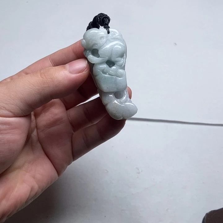 翡翠未镶嵌颈饰猴子2