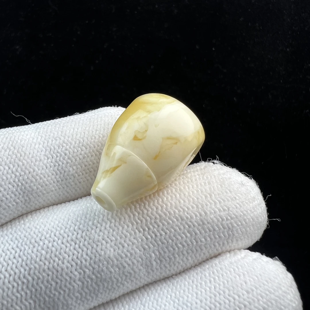 Y2051天然蜜蜡制品 妖花三通14.6x23.5mm3.1克抖音基地质检