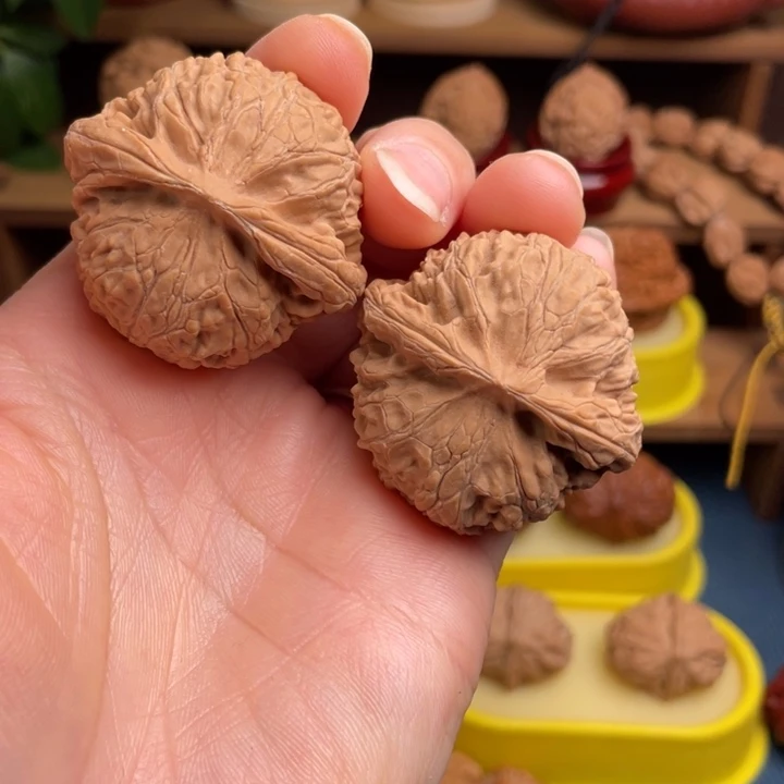 文玩核桃把件宫灯