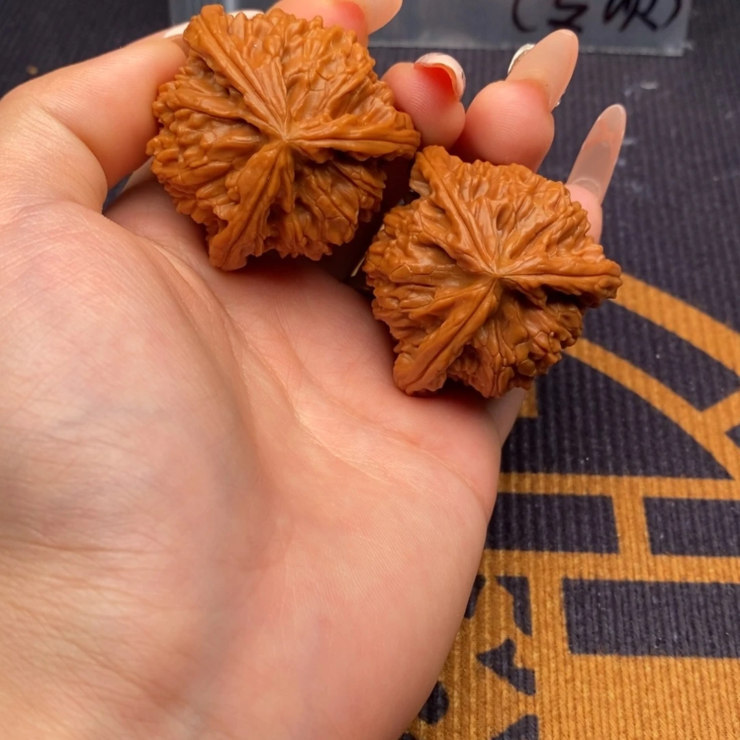 用***9文玩核桃吊坠白狮子