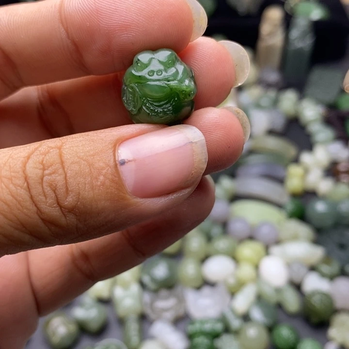 仇***涛颈饰未镶嵌和田玉