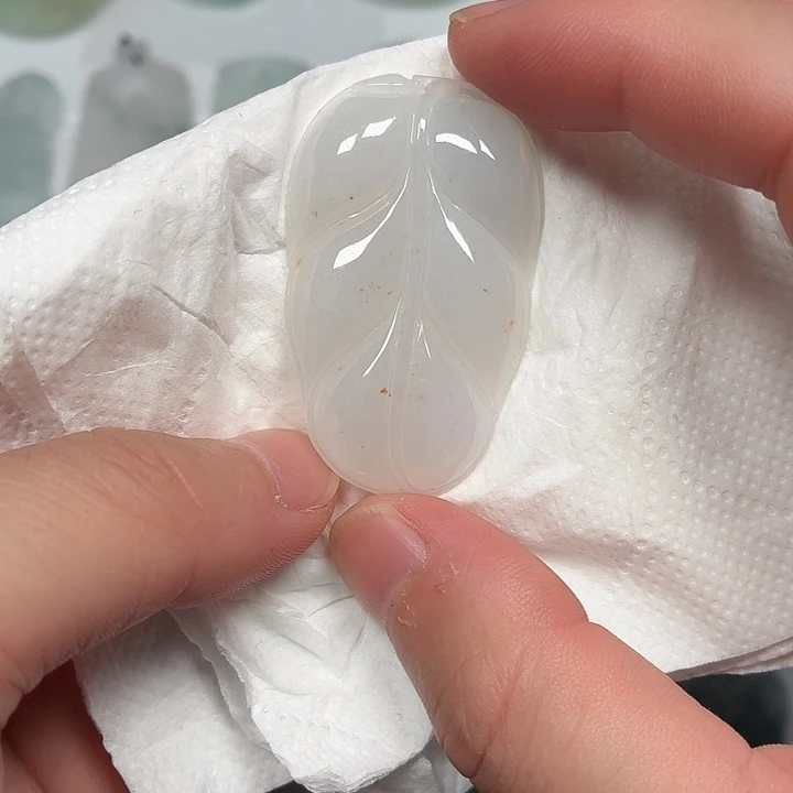 翡翠未镶嵌颈饰一夜暴富