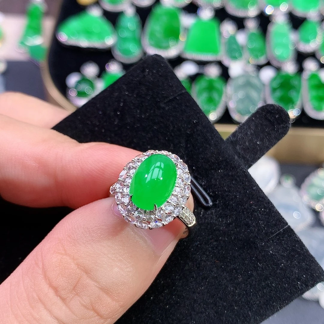 翡翠18K金镶嵌戒指