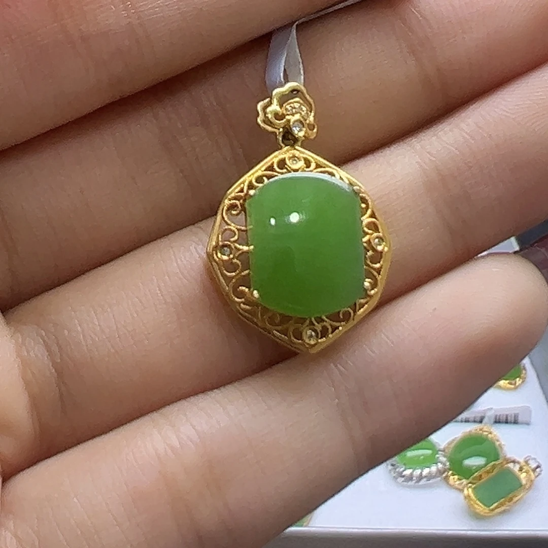 和田玉18K金镶嵌吊坠(赠链)