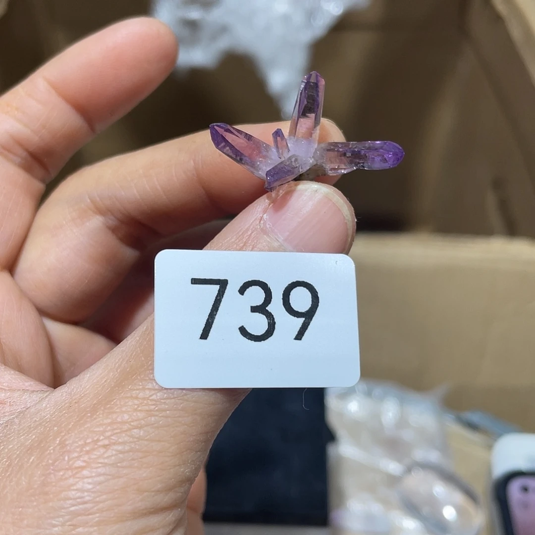 水晶摆件……未镶嵌