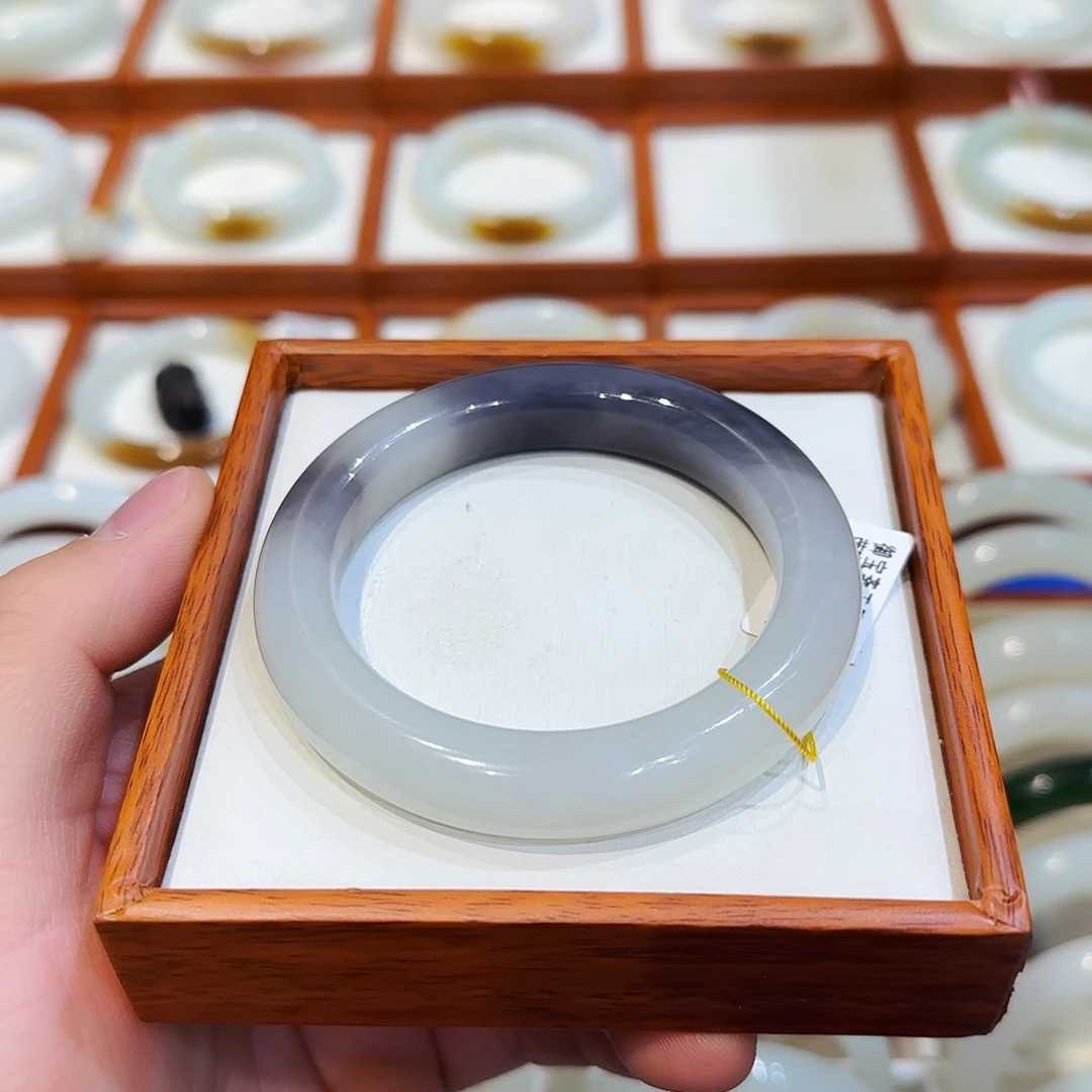 和田玉手镯未镶嵌烟紫半山水