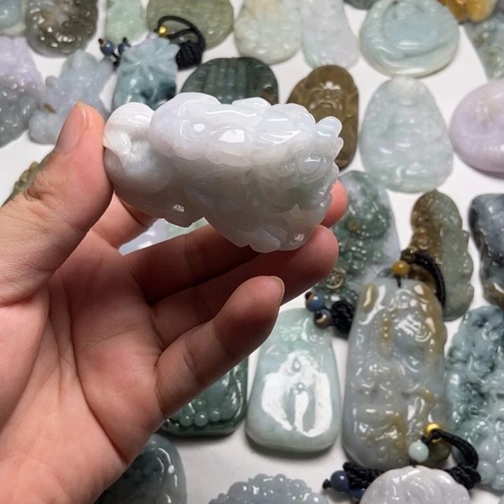 翡翠未镶嵌颈饰貔貅77