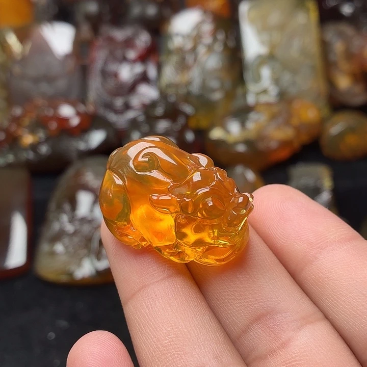 琥珀未镶嵌颈饰18