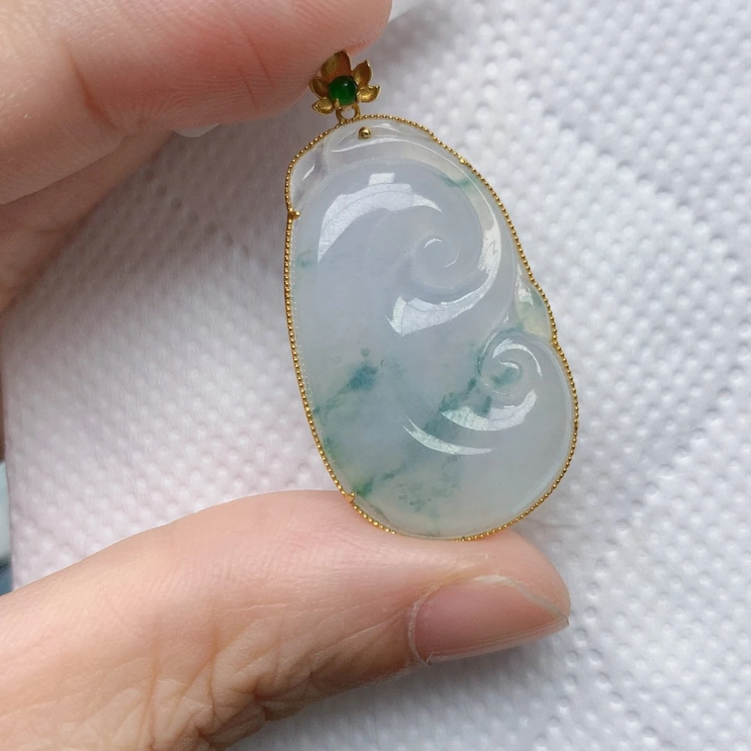 翡翠18K金镶嵌颈饰草***兔天然缅甸A货翡翠