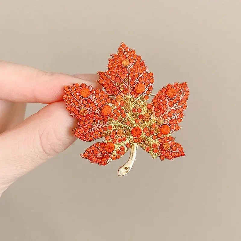 合金胸针 枫叶胸针高档女精致别针设计感小众胸花气质复古配饰品