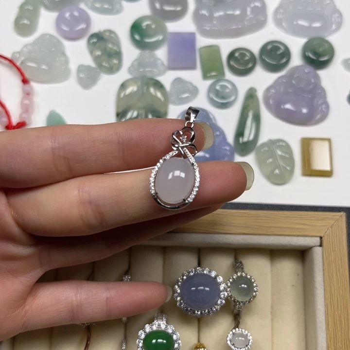 翡翠颈饰银S925镶嵌翡翠蛋面吊坠