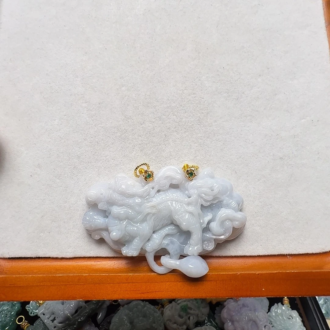翡翠未镶嵌吊坠(赠链)