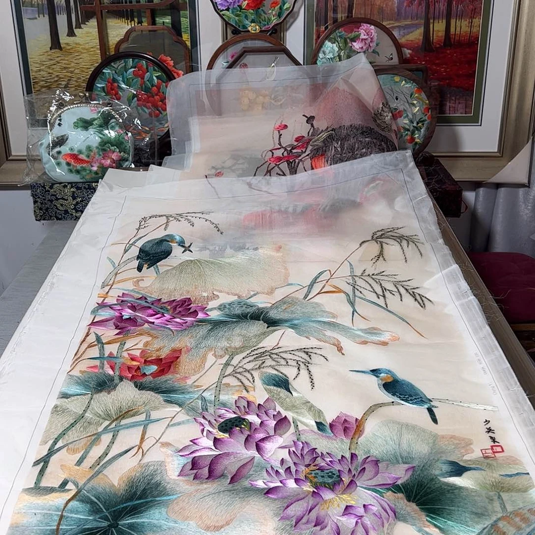 刺绣小****娘纯手工刺绣画