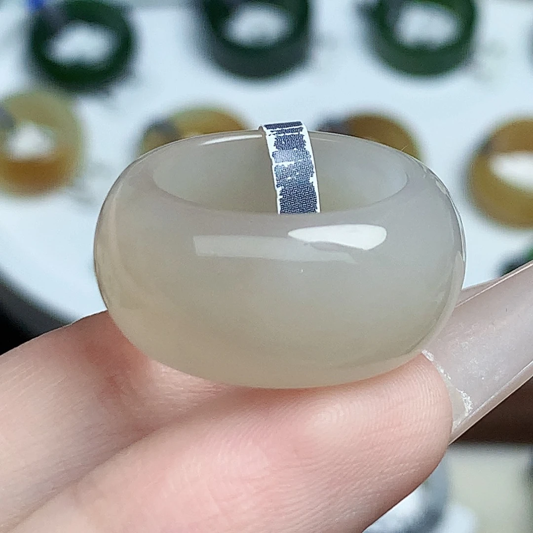 未镶嵌戒指和田玉