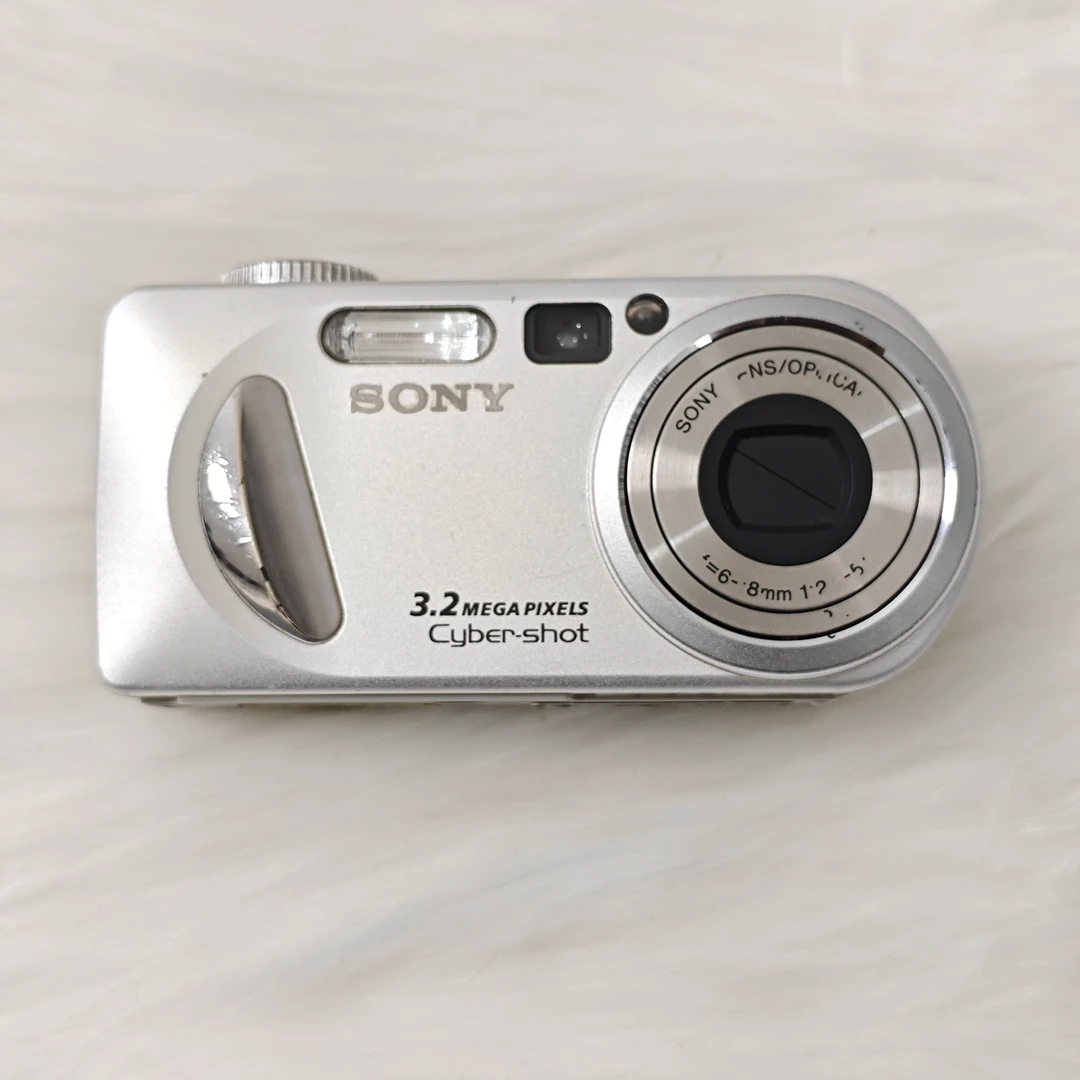 95新 Sony/索尼 p8 银色 出片复古冷白皮 自备读卡器