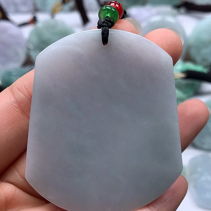 翡翠未镶嵌颈饰无事牌福利