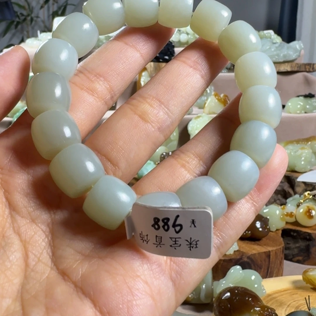 颈饰未镶嵌和田玉（糖玉）