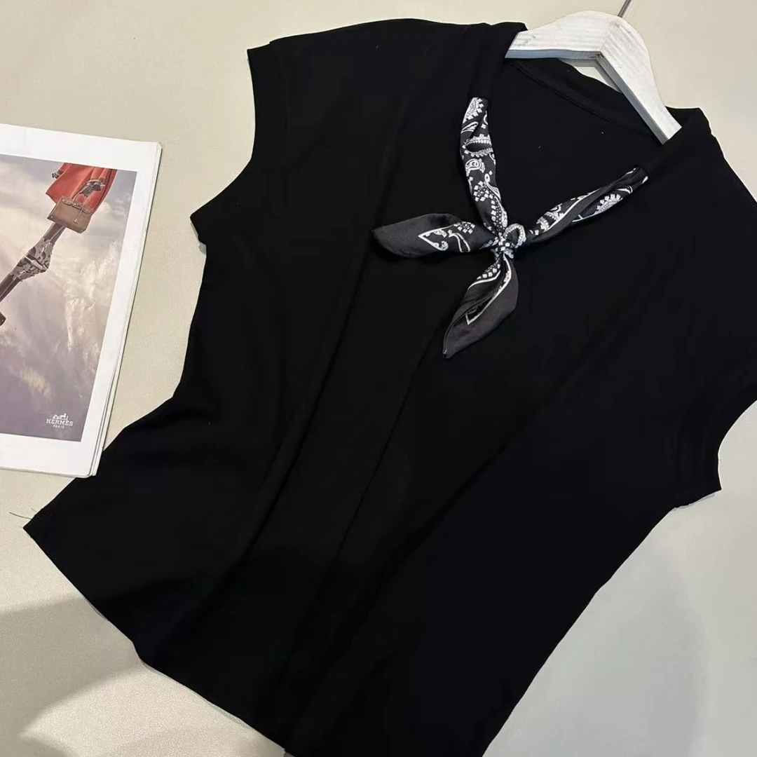 《优麦汇》Y6200夏款V领设计感时尚百搭去修显瘦上衣