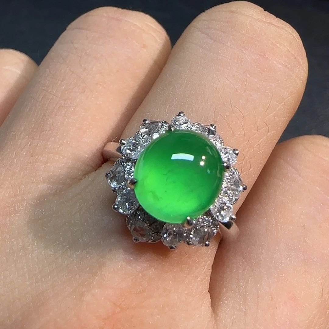 翡翠18K金镶嵌戒指蛋面