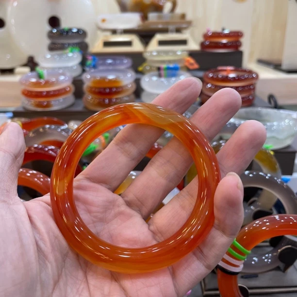 玛瑙手镯正圈桔红色