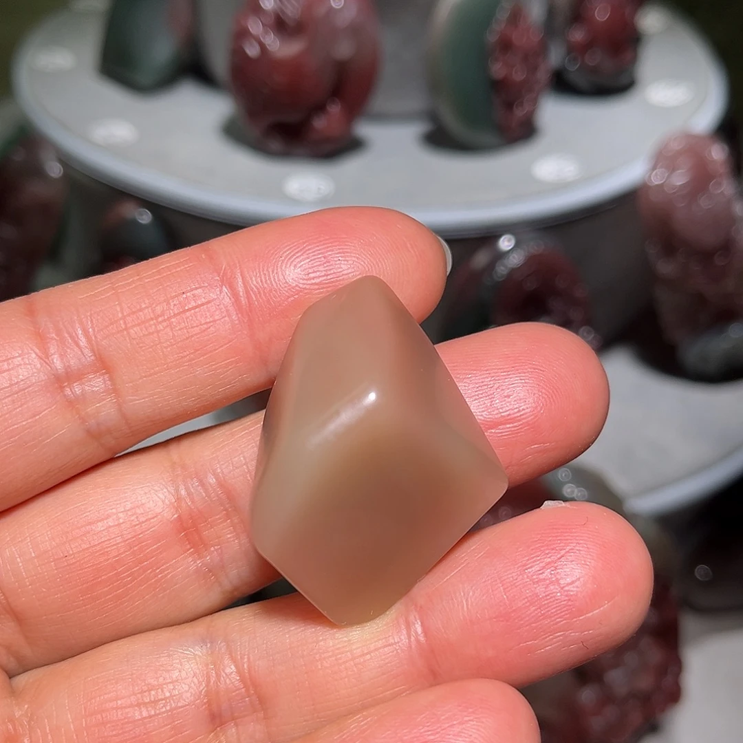 玛瑙/玉髓未镶嵌颈饰随形吊坠