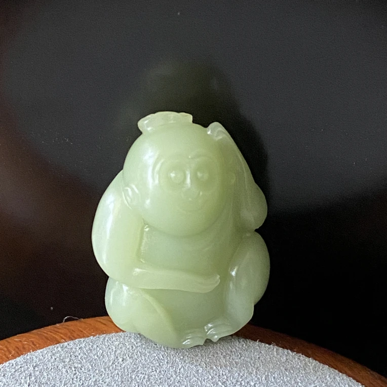 和田玉翠青挂件猴子