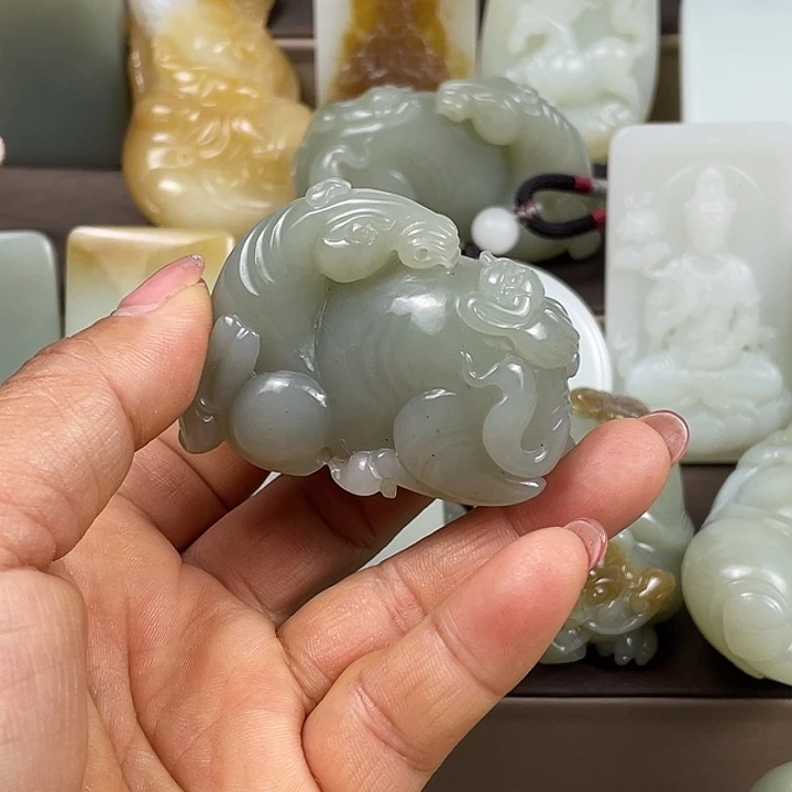 和田玉（糖玉）挂件未镶嵌印***猫