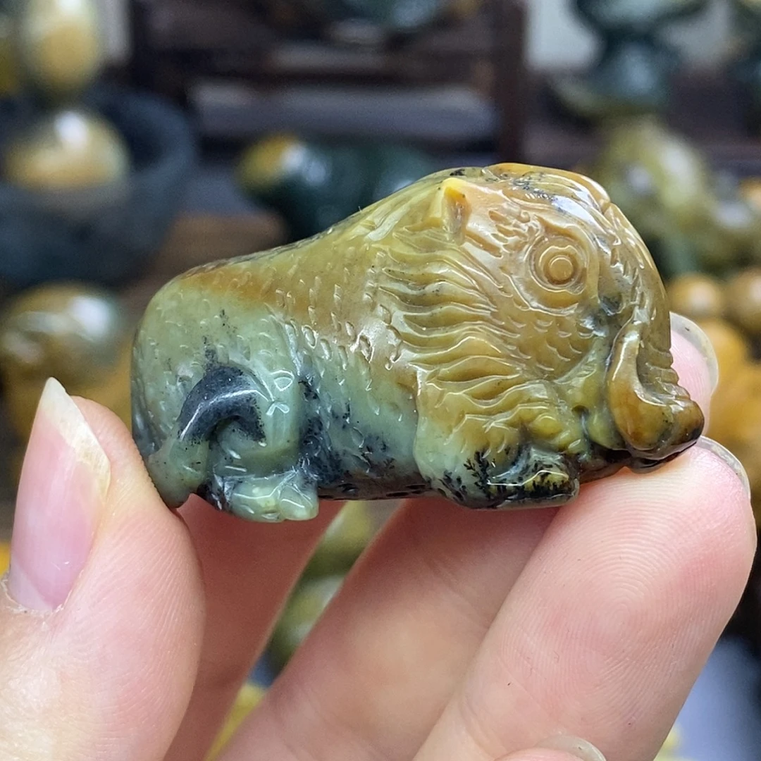 未镶嵌岫岩河磨玉（透闪石质玉）把件