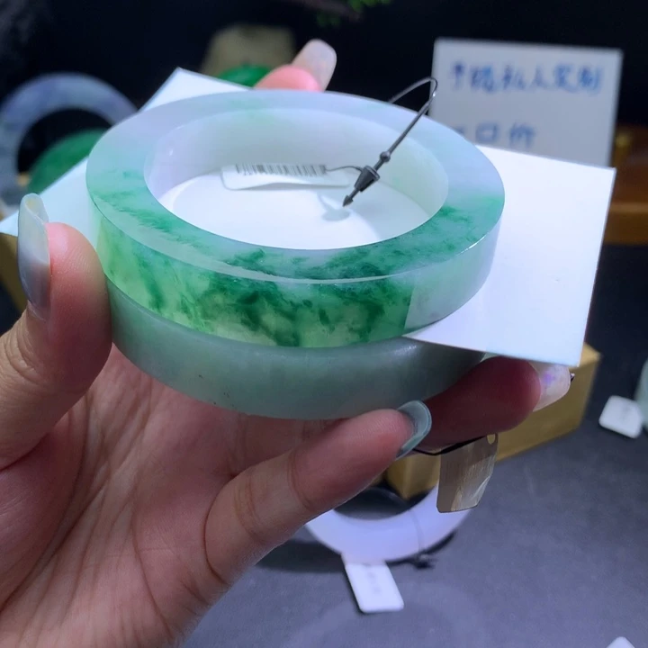 未镶嵌翡翠手镯定制翡翠