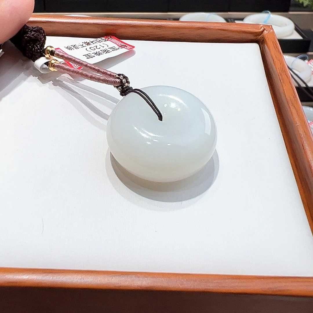 和田玉未镶嵌颈饰小***?