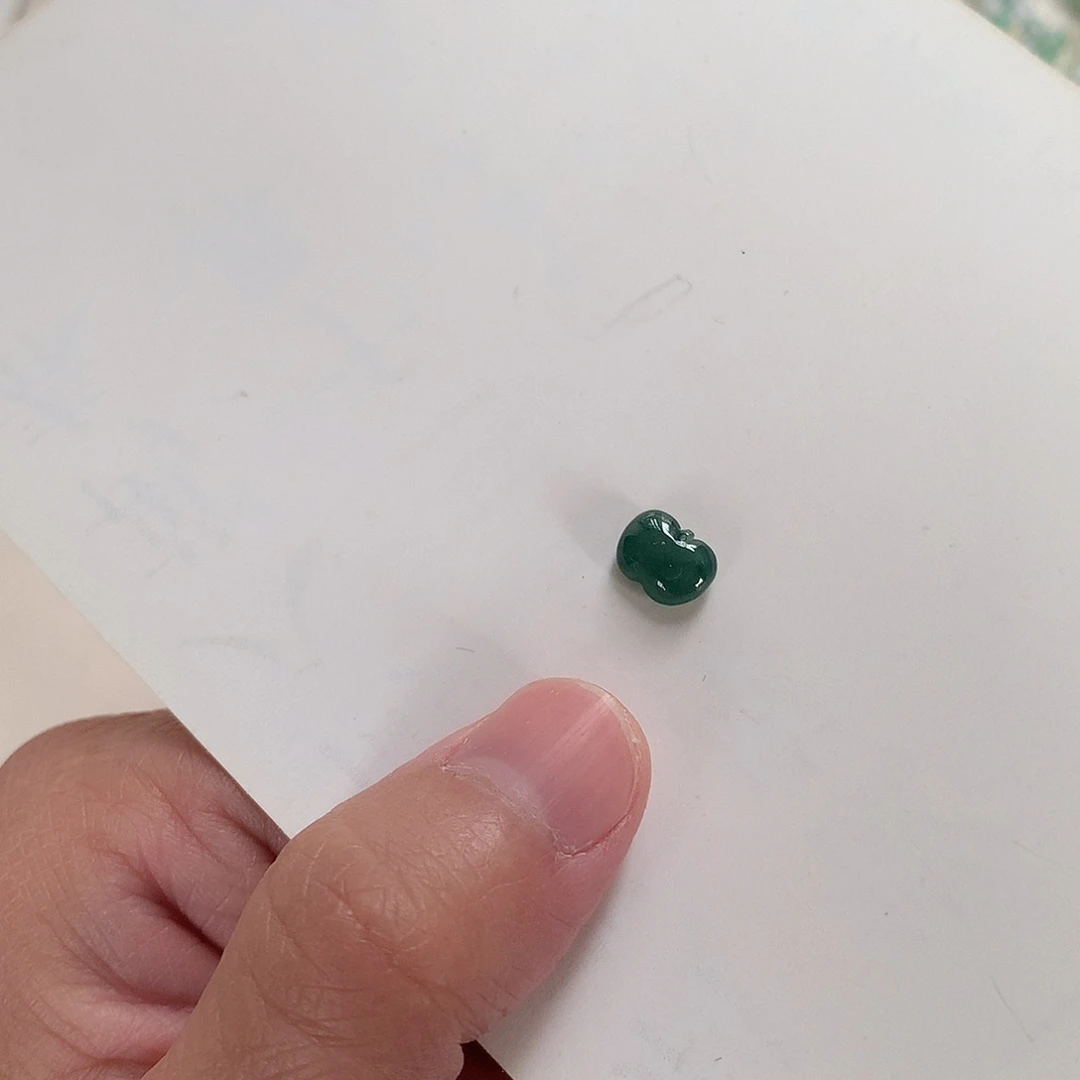 翡翠未镶嵌颈饰苹果