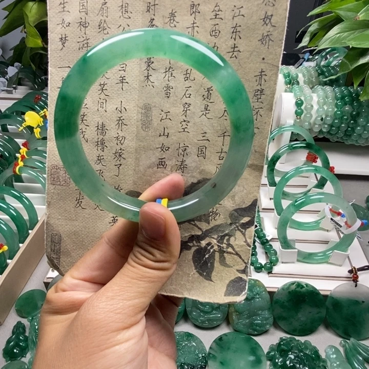 未镶嵌手镯石英质玉