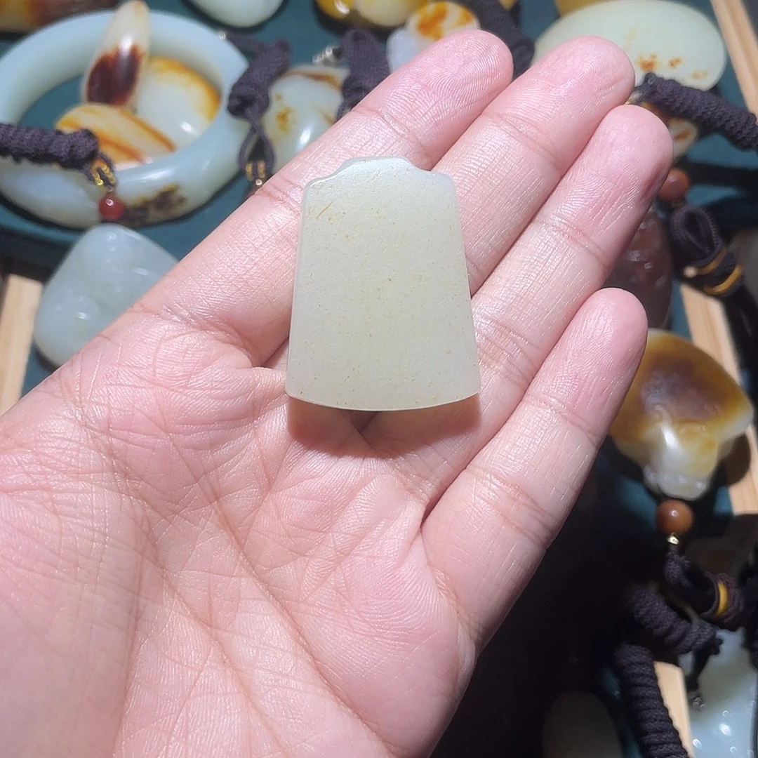 颈饰未镶嵌和田玉