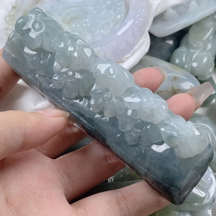 翡翠未镶嵌颈饰天然翡翠镇纸或摆件