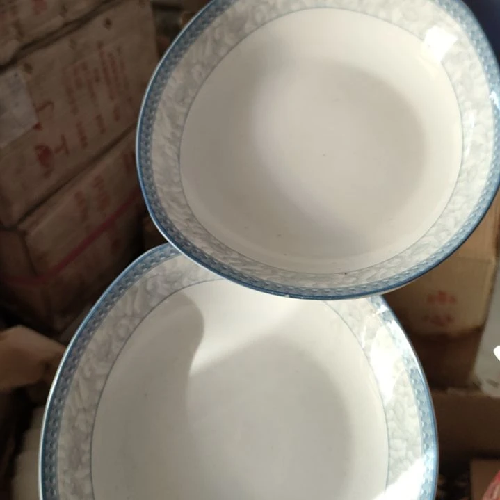 摆件盘子碗茶壶啥都有