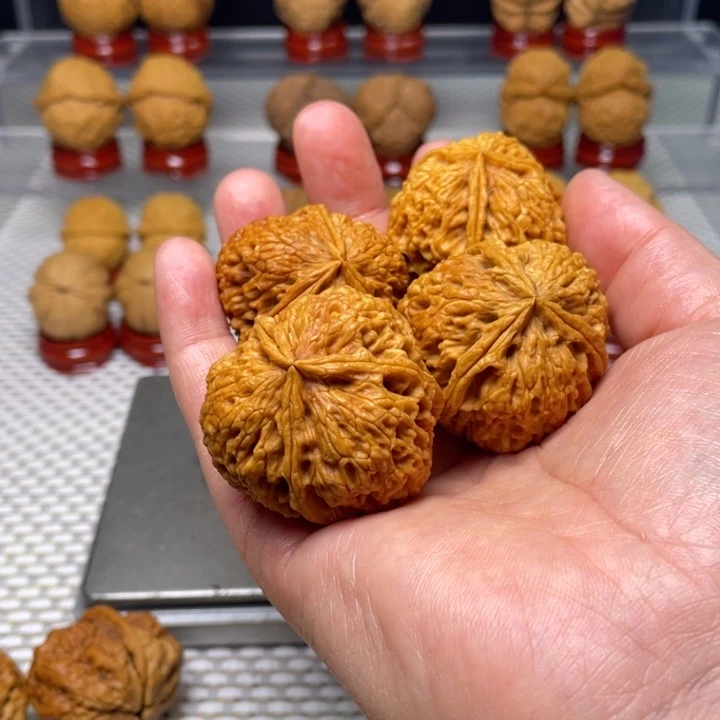 文玩核桃把件月**犁6盘龙玉凤