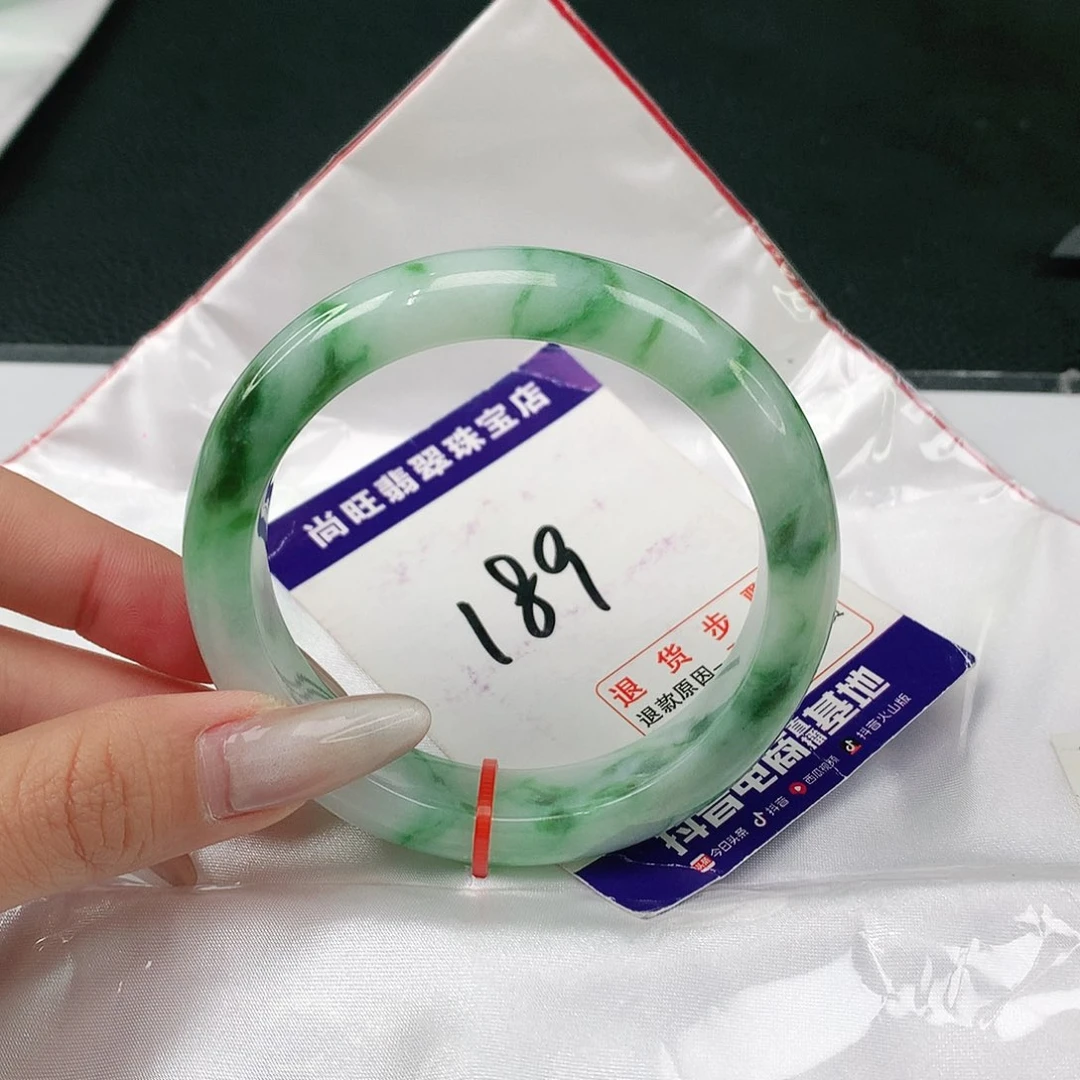 翡翠手镯未镶嵌翡翠12