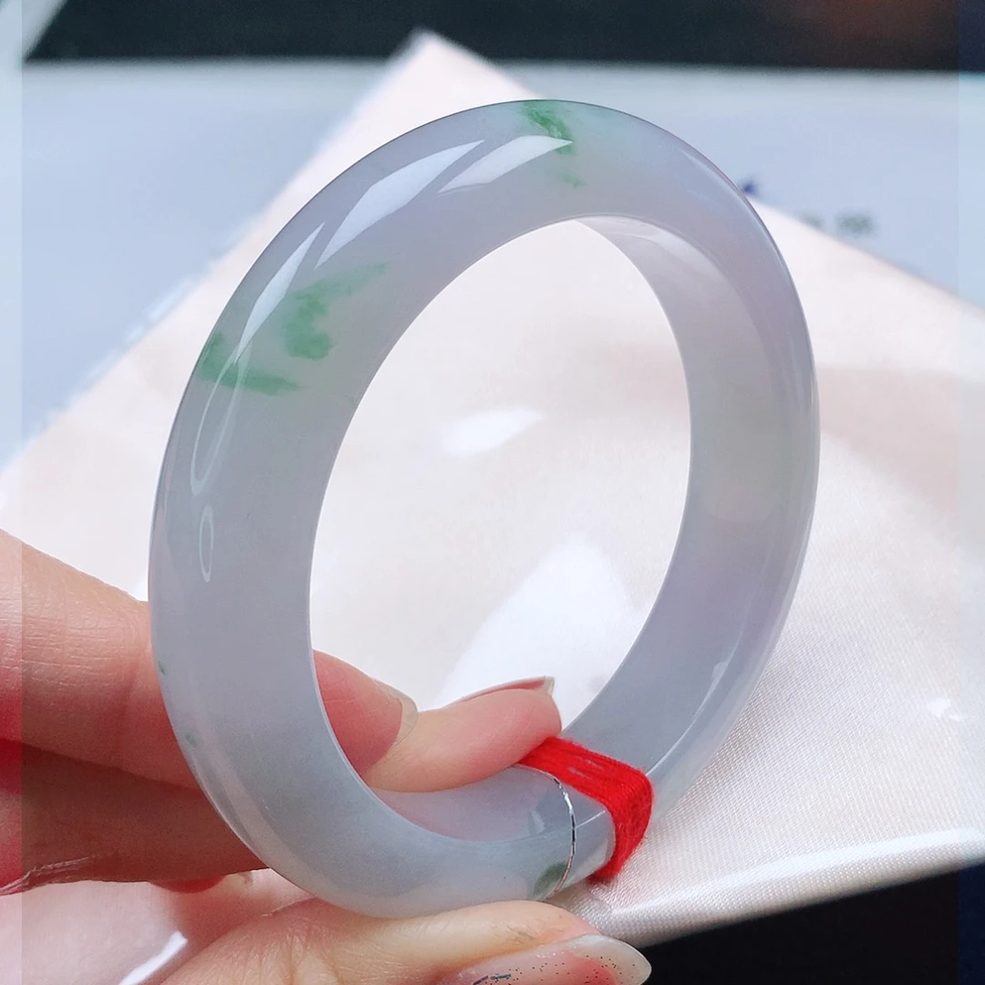 翡翠手镯未镶嵌54圈