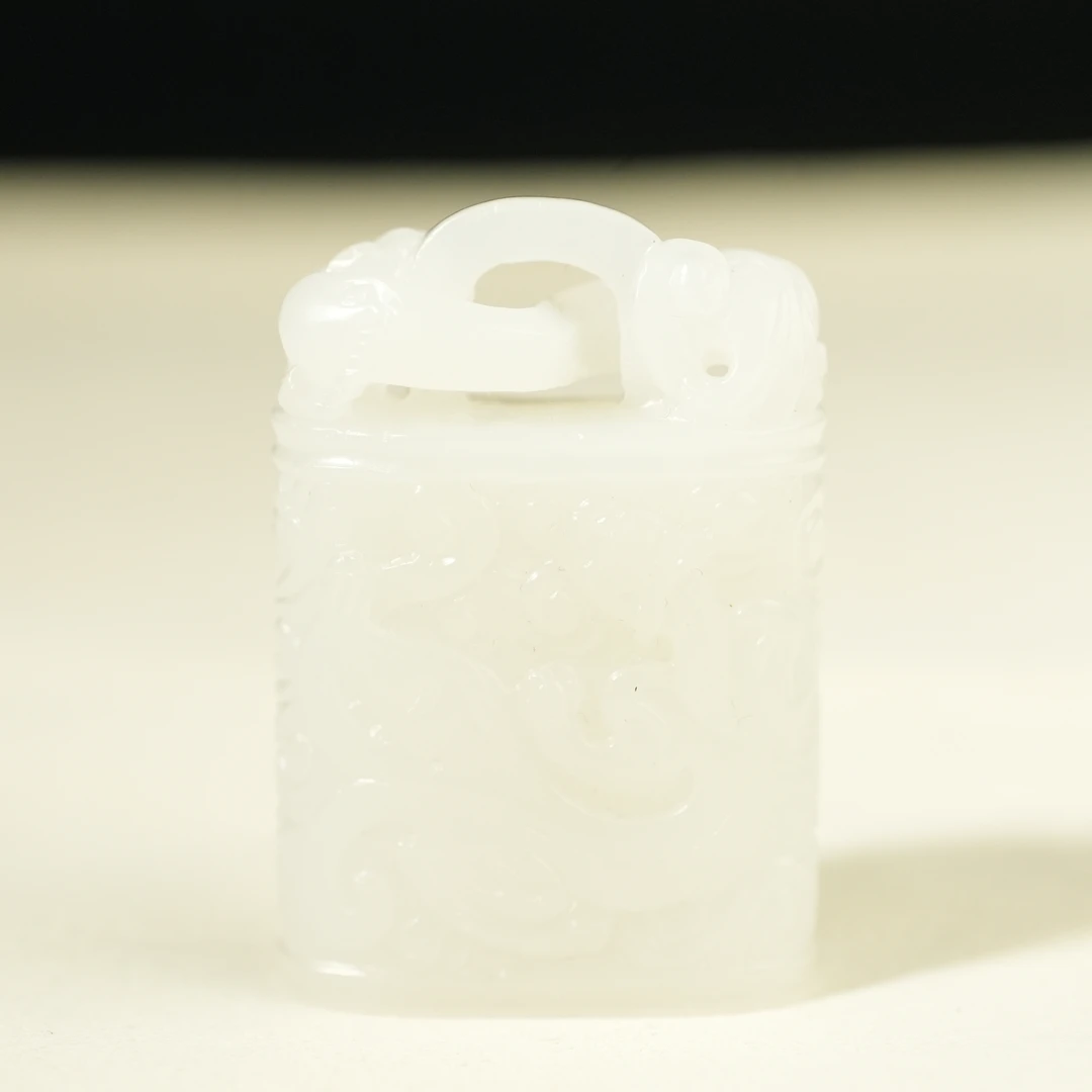 清代和田玉浮雕龙纹吊坠AAX2503041014