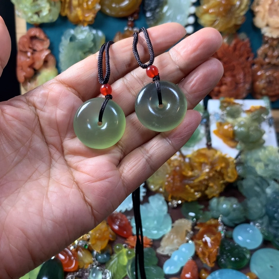 蛇纹石玉未镶嵌挂坠