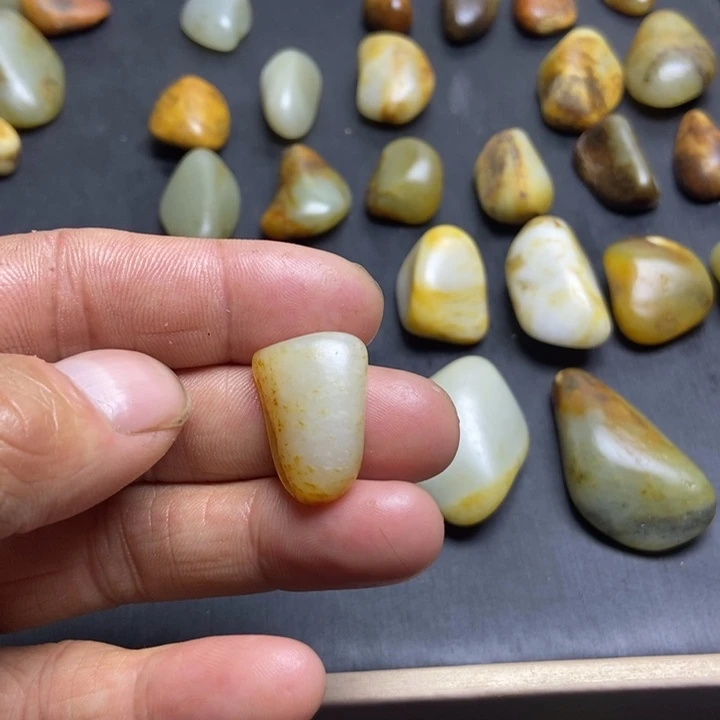 名***剑和田玉（糖玉）未镶嵌珠宝奇石