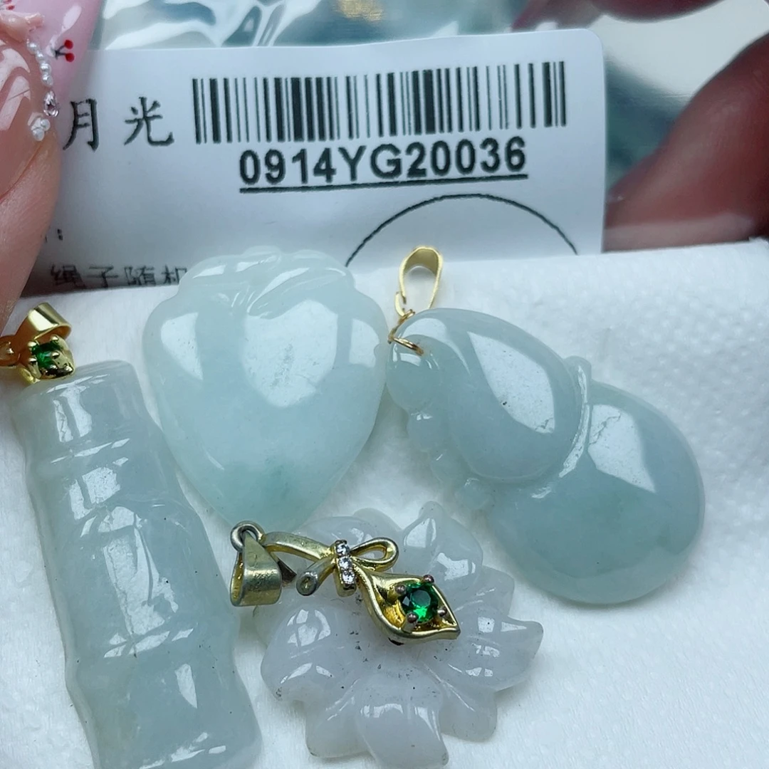 吊坠(不含链)未镶嵌翡翠
