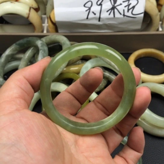 蛇纹石玉未镶嵌手镯落*