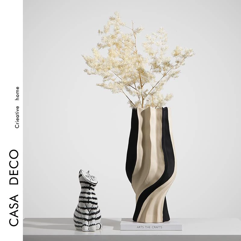 现代简约艺术裙边陶瓷花瓶摆件设计师客厅装饰轻奢高级感插干花器