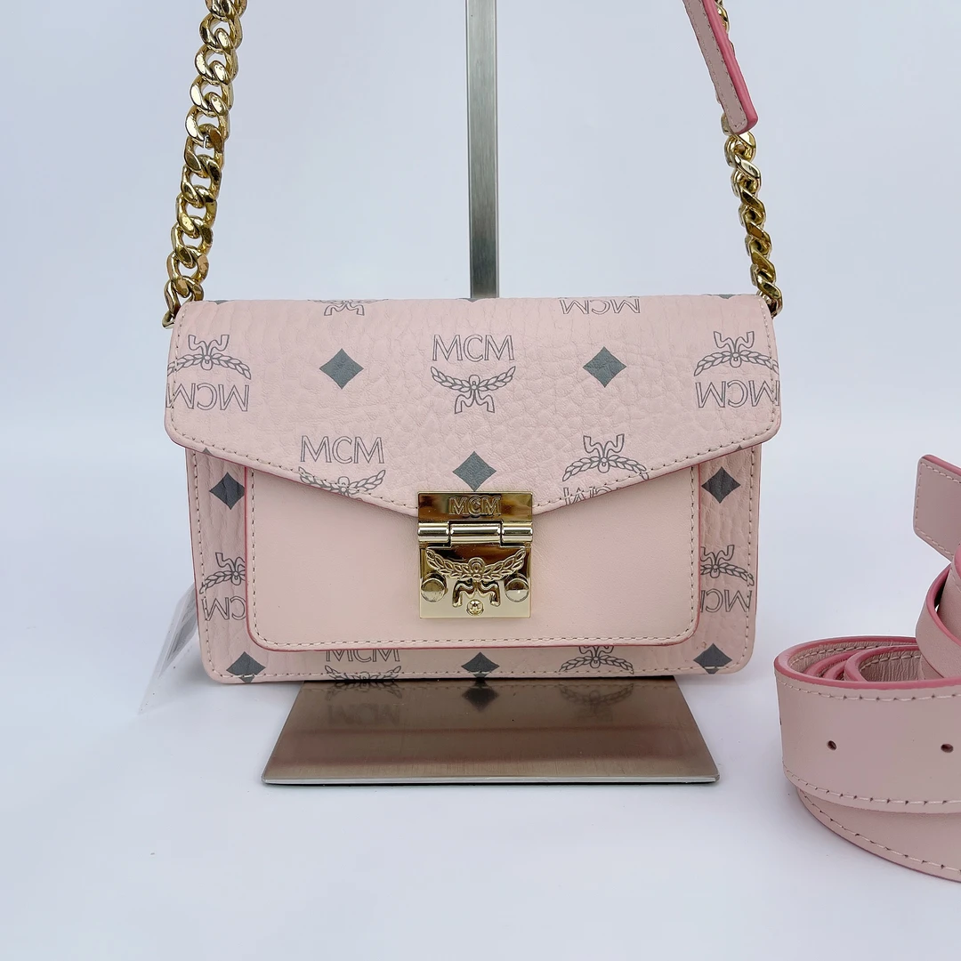 95新 MCM MCM牛皮斜挎包底长16粉色 L252