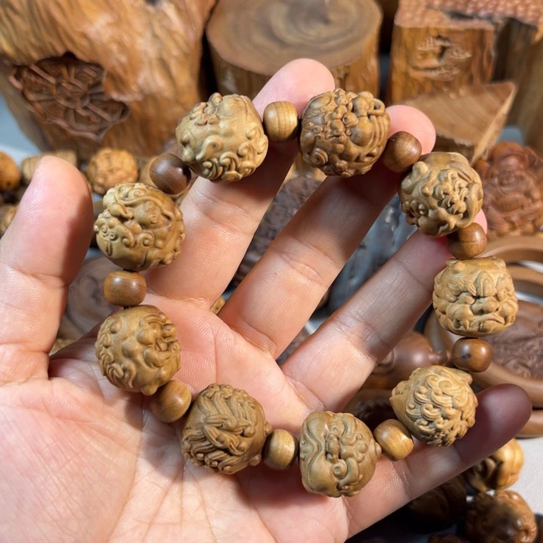 静***默檀香木精工细作品