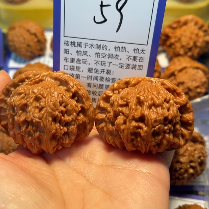 文玩核桃把件王*六59白狮子47