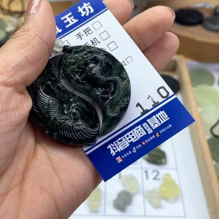 蛇纹石玉颈饰未镶嵌远*