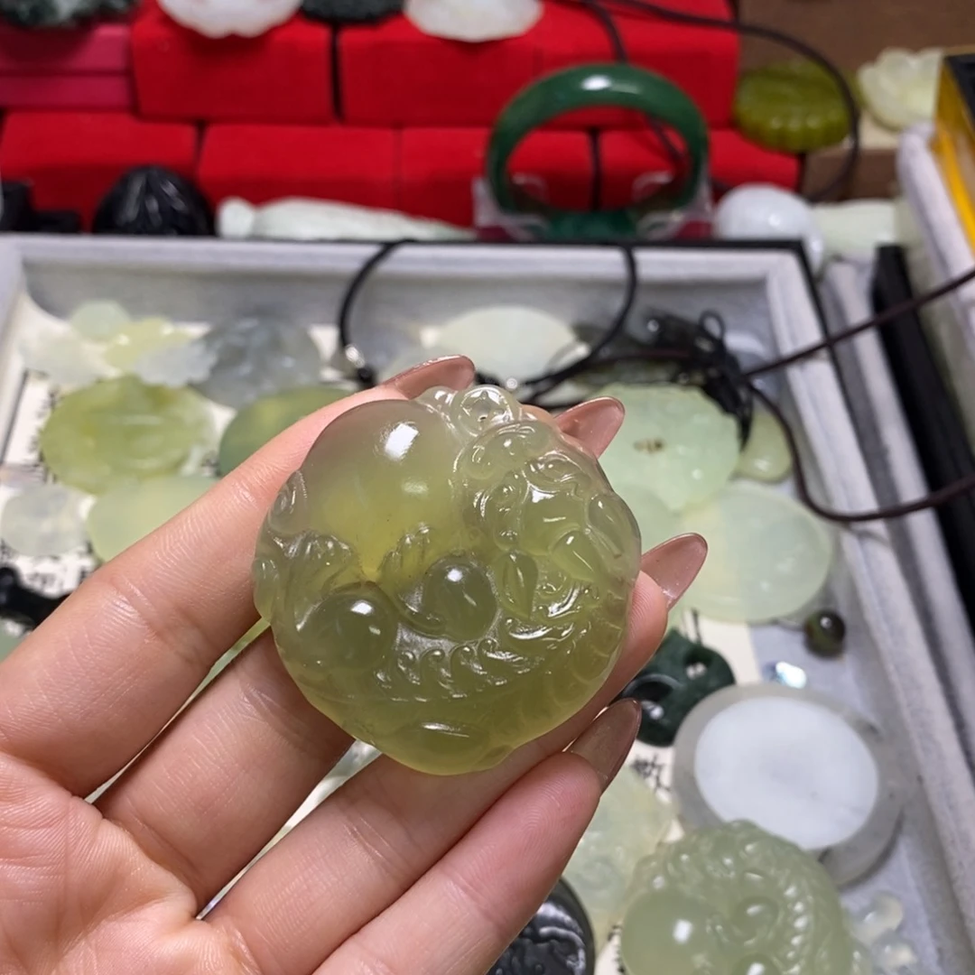 蛇纹石玉颈饰未镶嵌