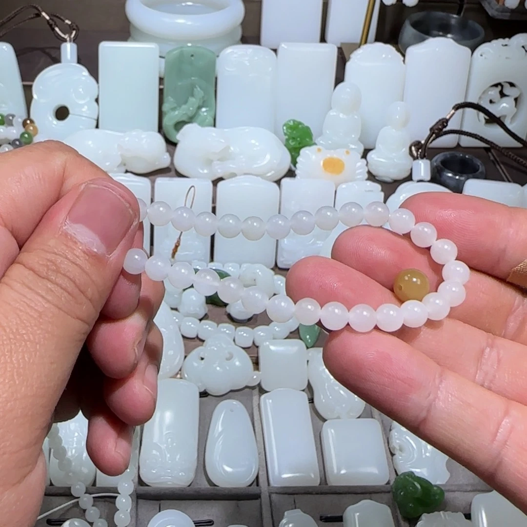 和田玉颈饰未镶嵌雁**痕